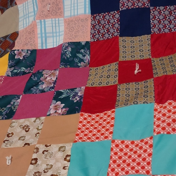 Vintage quilt size 104/86 inches - Picture 6 of 6